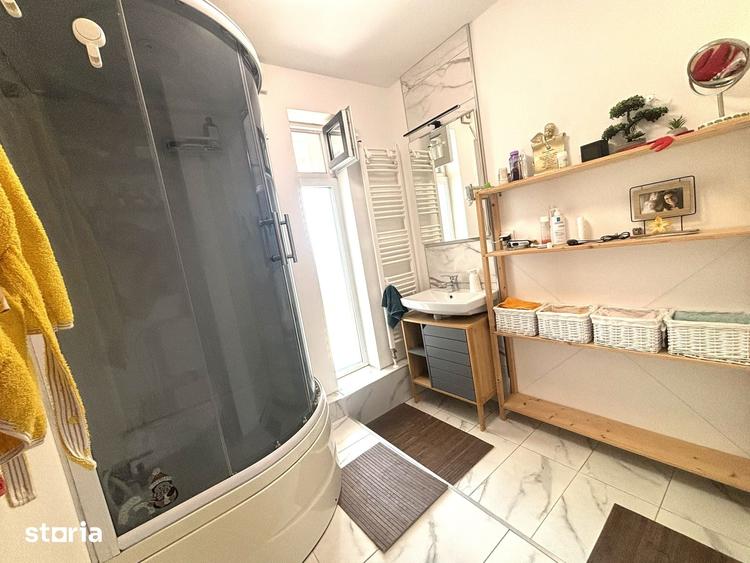 Casă cu 8 camere cu Teren 744 Mp în Nojorid