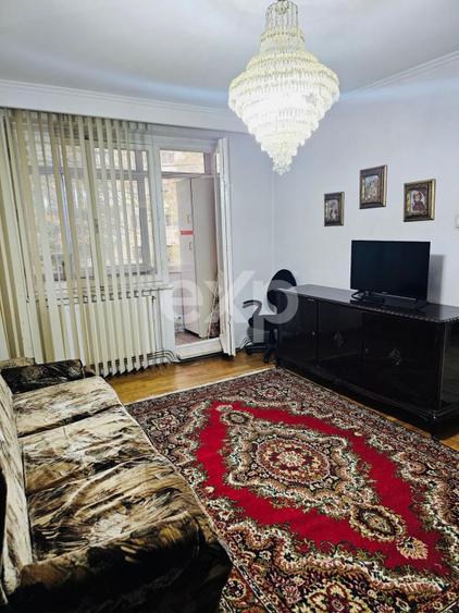 Apartament cu 3 camere semidecomandat, mobilat în Craiovei