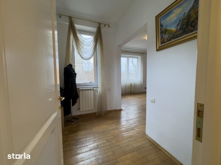 Casă cu 5 camere cu Teren 140 Mp în Ultracentral