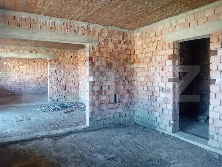 Casă cu Teren 1500 Mp în Cornești (Crăciunești)