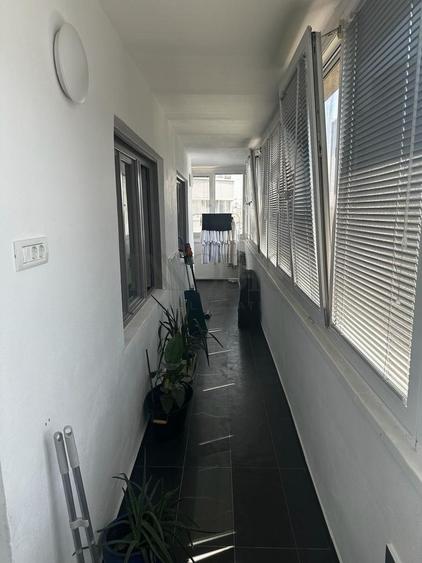 Apartament cu 3 camere decomandat, mobilat în P-ța Victoriei