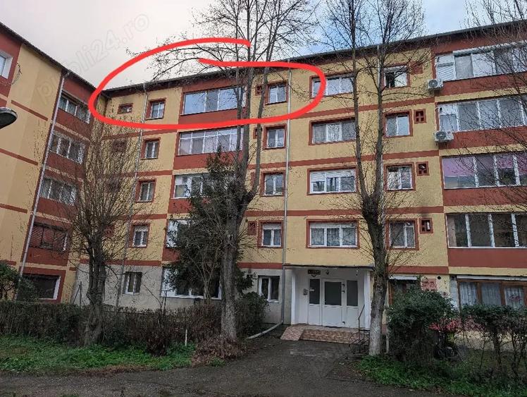 Apartament cu 3 camere semidecomandat în Govândari