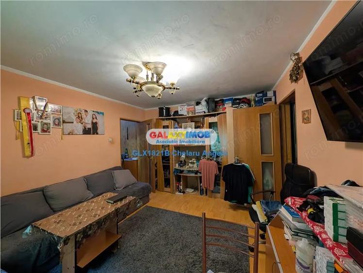 Apartament cu 3 camere semidecomandat în Berceni
