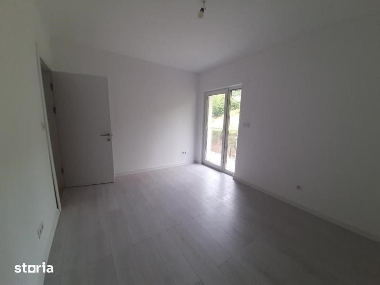 Casă cu 6 camere cu Teren 370 Mp în Ștefănești