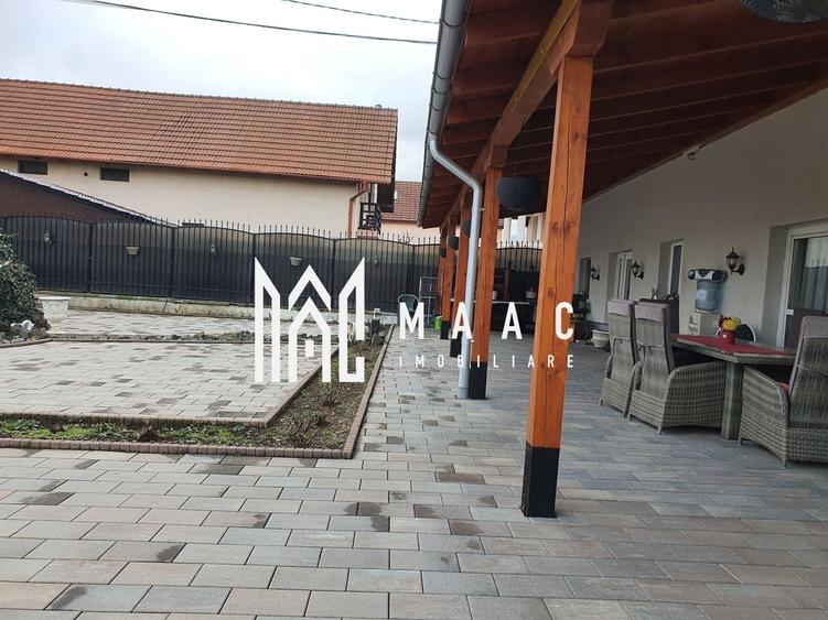 Casă individuală cu 9 camere cu Canalizare în Central