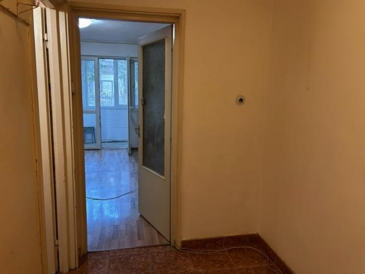 Garsonieră decomandată, mobilată în Titan