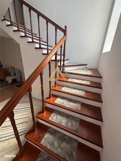 Casă cu 4 camere în Colțirea