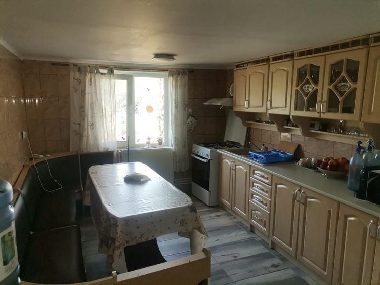 Casă cu 4 camere cu Teren 1100 Mp în Central