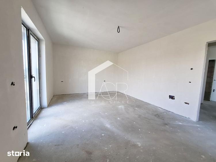 Casă cu 5 camere cu Teren 325 Mp în Păulești
