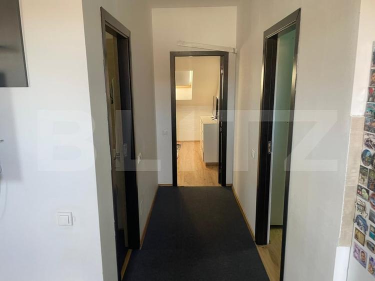 Apartament cu 3 camere semidecomandat, mobilat în Sânpetru