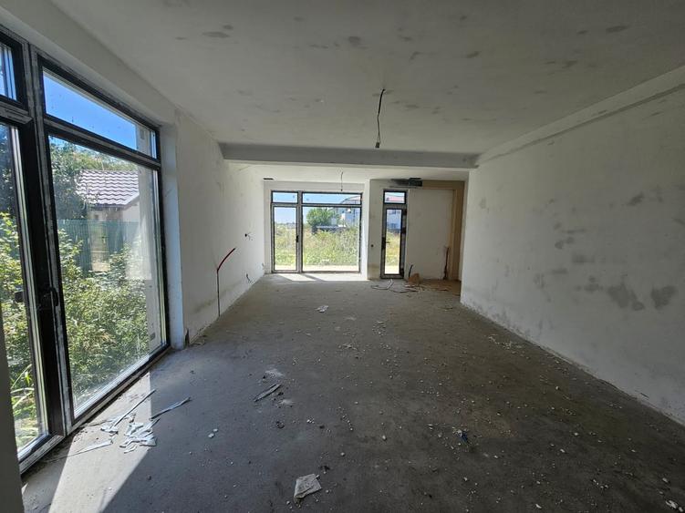 Duplex cu 4 camere cu Canalizare în Vest