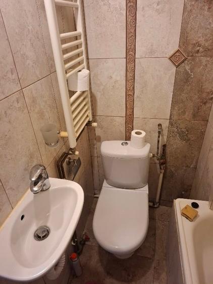 Casă cu 2 camere cu Canalizare în Central