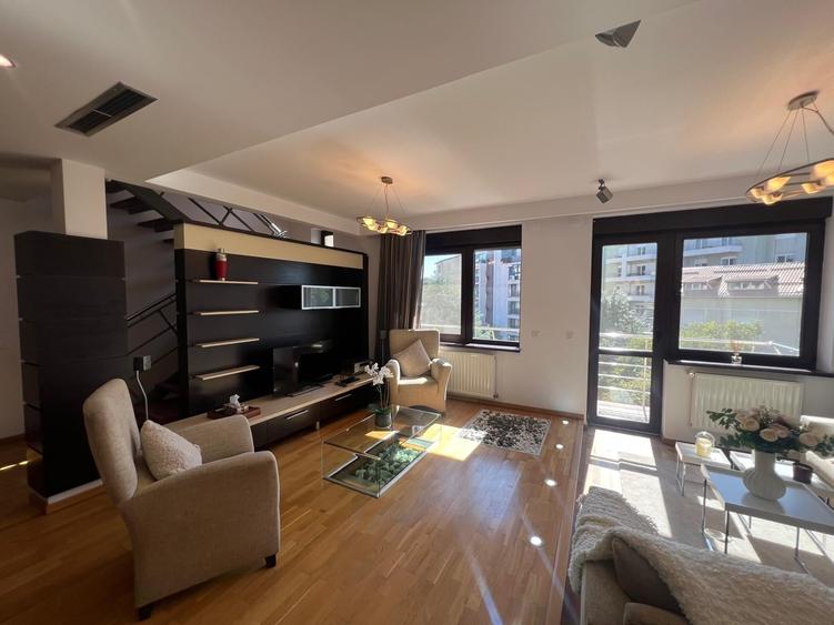 Apartament cu 5 camere decomandat, mobilat în Herăstrău