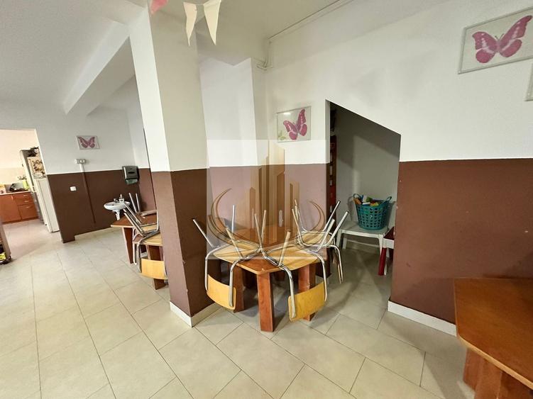 Casă individuală cu 12 camere cu Piscina în Complex Studențesc