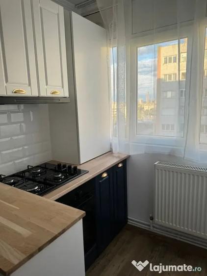 Apartament cu 3 camere decomandat în Podu Roș