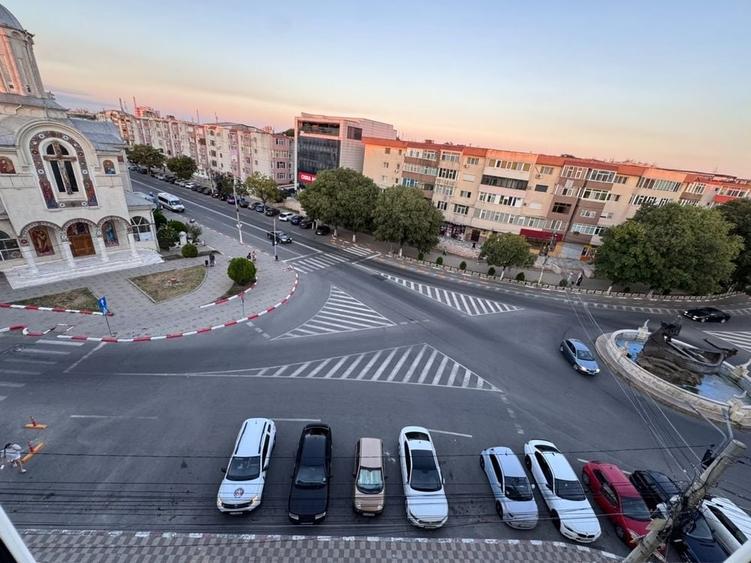 Apartament cu 2 camere decomandat în Central