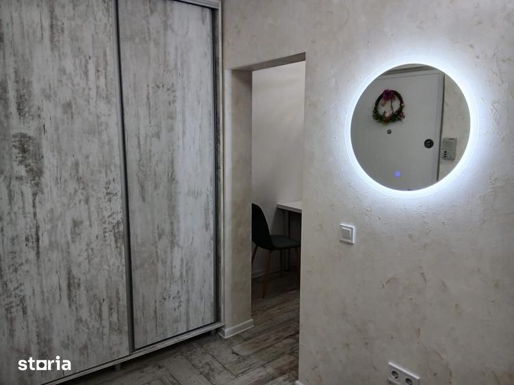 Apartament cu 3 camere semidecomandat în Central
