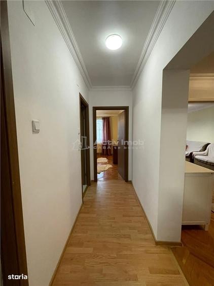 Apartament cu 4 camere decomandat în Deve
