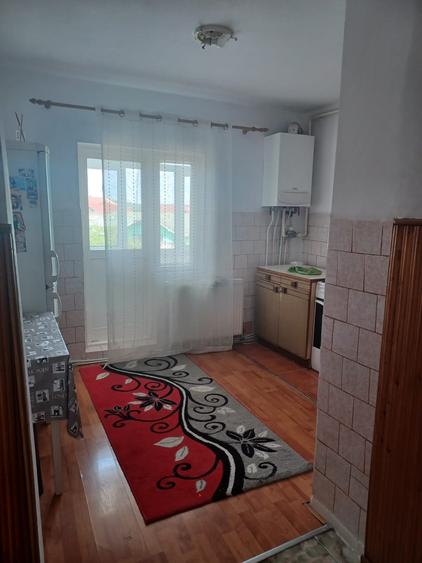 Apartament cu 3 camere semidecomandat, mobilat în Dumbrava 2