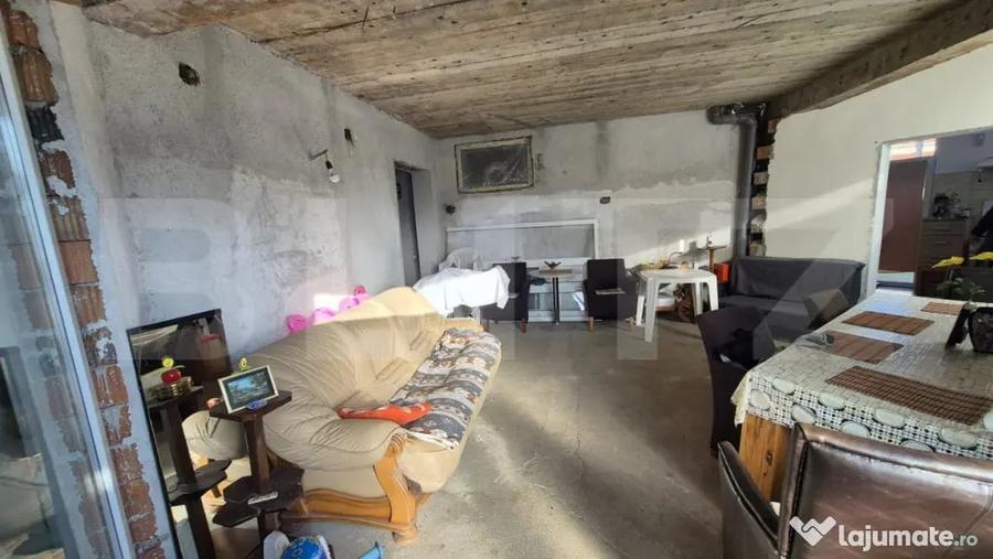 Casă cu 5 camere cu Teren 496 Mp în Cloșca