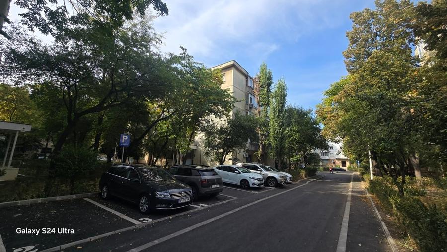 Garsonieră decomandată în Virtuții