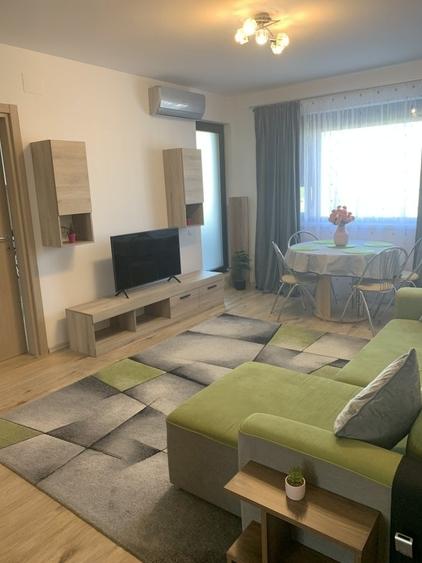 Apartament cu 3 camere semidecomandat în Băneasa