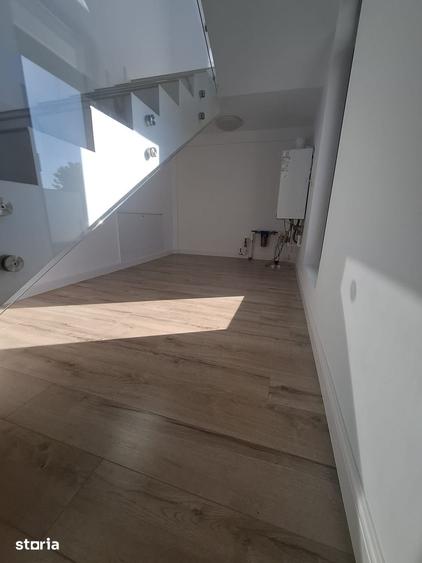 Casă cu 5 camere cu Teren 330 Mp în Tunari