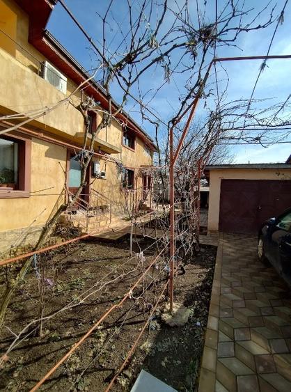 Casă individuală cu 5 camere cu Teren 400 Mp în Central