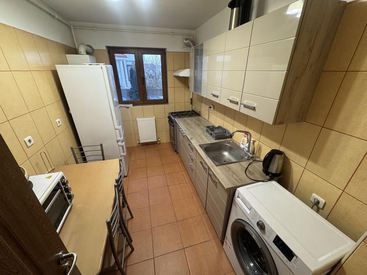 Apartament cu 2 camere decomandat, mobilat în Palazu Mare