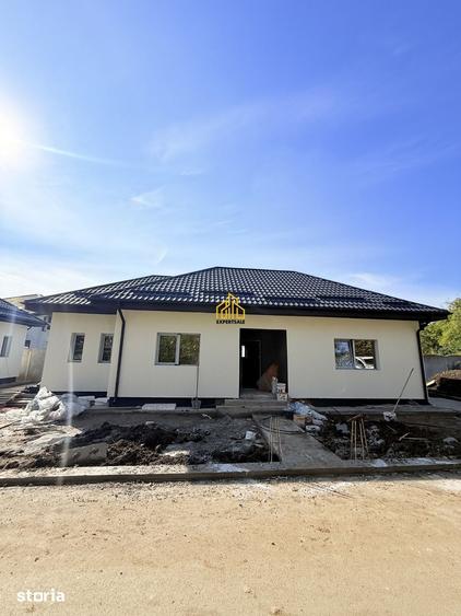 Casă cu 3 camere semidecomandat cu Teren 295 Mp în Clinceni