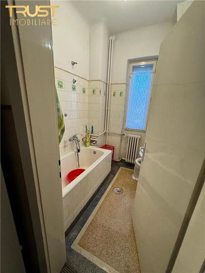 Casa cu 5 camere l 406 MP Teren l Garaj l Andrei Muresanu - 9
