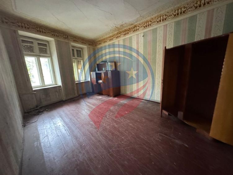 Casă individuală cu 6 camere cu Canalizare în Central