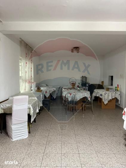 Casă cu 8 camere cu Teren 462 Mp în Central