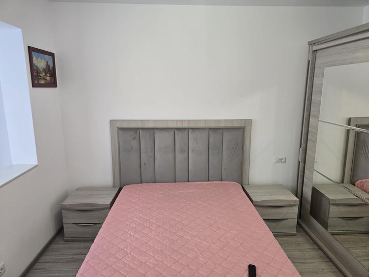 Apartament cu 3 camere semidecomandat în Drumul Carului