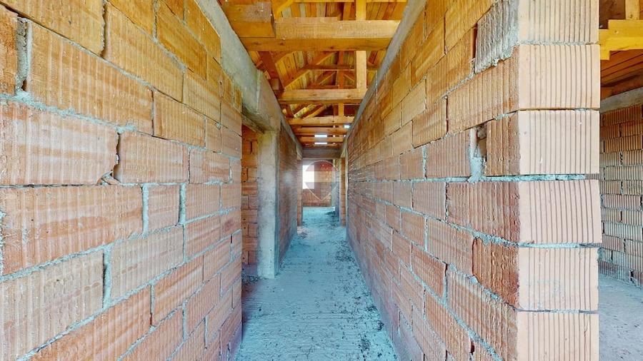 Casă cu 5 camere cu Teren 1000 Mp în Cristian