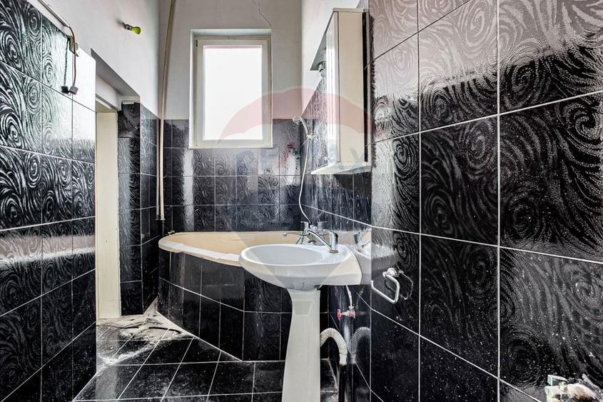 Apartament cu 4 camere semidecomandat, mobilat în Central