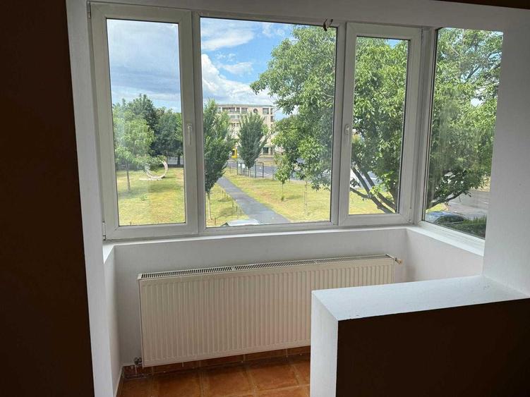 Apartament cu 2 camere semidecomandat, mobilat în Exterior Vest