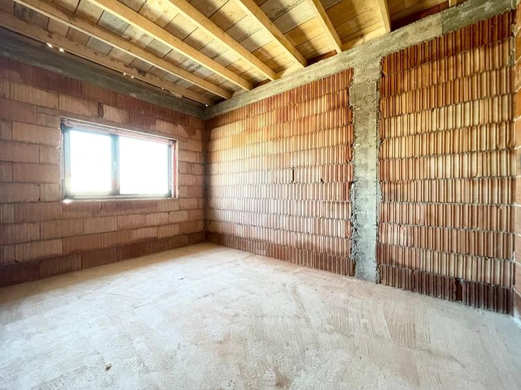 Duplex cu 3 camere cu Canalizare în Moșnița Nouă