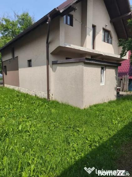 Casă cu 4 camere cu Teren 2600 Mp în Horodnic