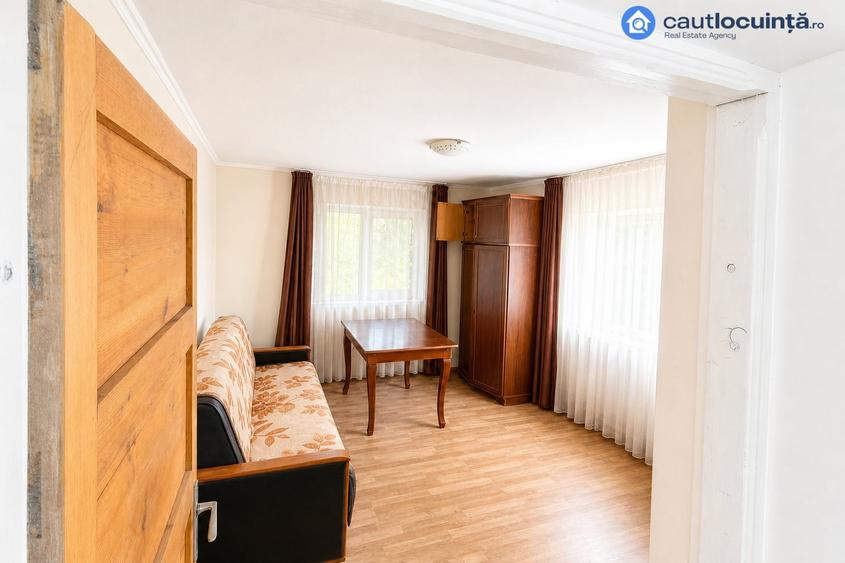 Casă cu 5 camere cu Teren 4900 Mp în Micești