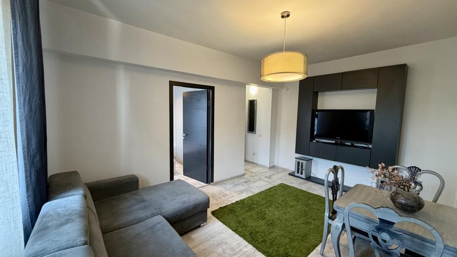 Apartament cu 2 camere semidecomandat în Universitate