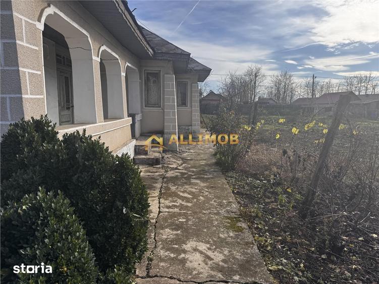 Casă cu 4 camere cu Teren 1550 Mp în Fulga