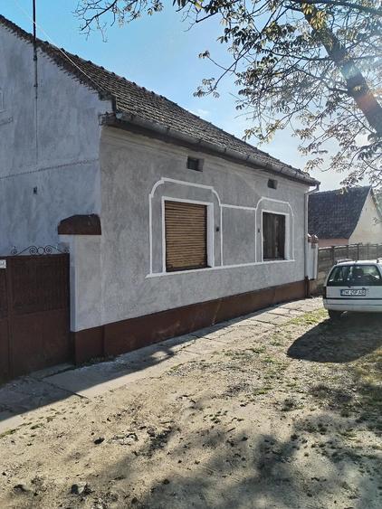 Casă cu 5 camere cu Teren 1100 Mp în Opatița