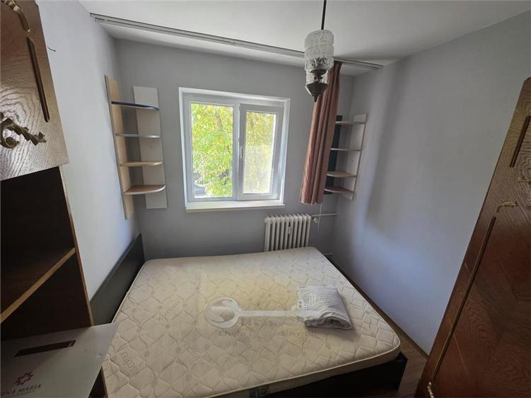 Apartament cu 2 camere semidecomandat în Podu Roș
