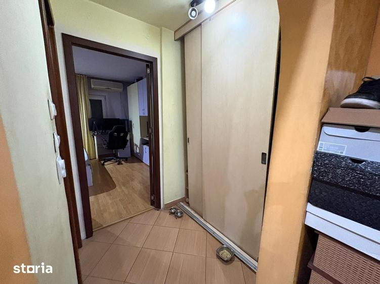 Apartament cu 3 camere semidecomandat în Vitan