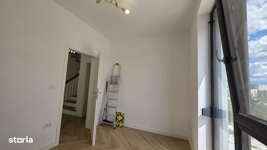 Casă cu 4 camere în Dumbrăvița