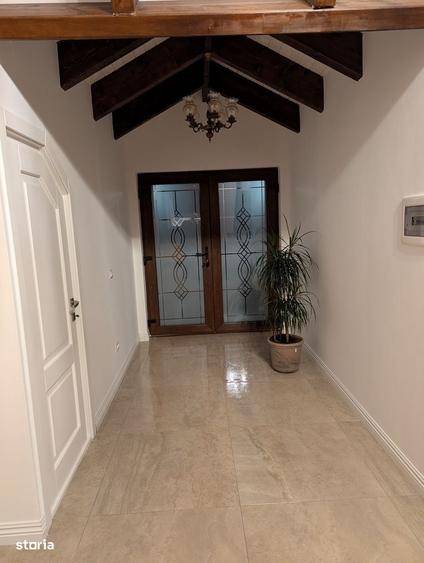 Casă cu 3 camere în Vârfu Câmpului