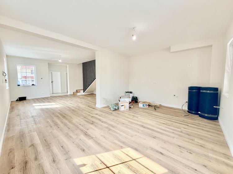 Duplex cu 4 camere cu Teren 300 Mp în Moșnița Nouă