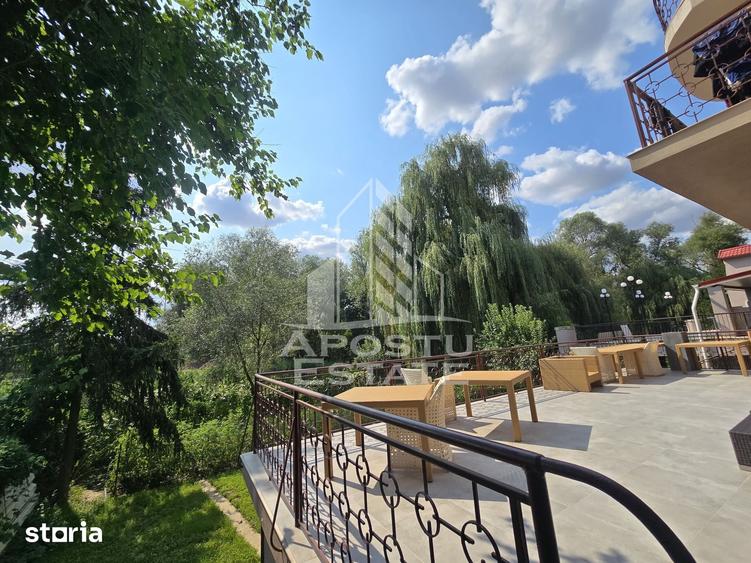 Casă cu 8 camere cu Teren 1140 Mp în Central