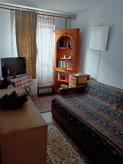 Apartament cu 3 camere decomandat în Astra